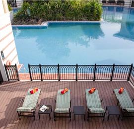 Selection of 4 Bedroom Luxury Lagoon Villas in Dubai, Sleeps 8
